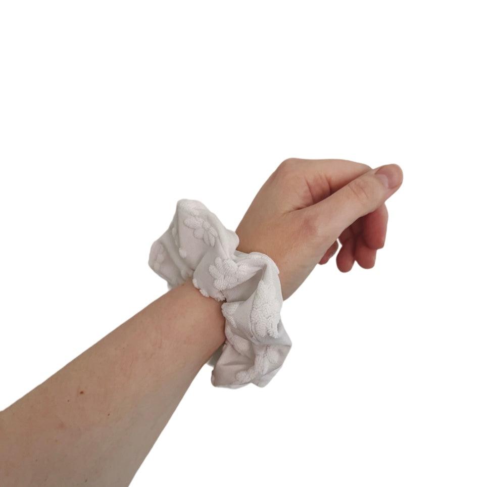 SCRUNCHIES - DAISY DREAM WHITE - adorablethelabel