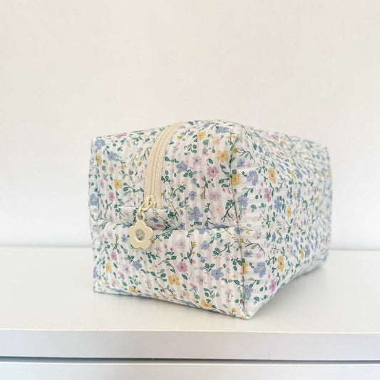 QUILTED MAKEUP POUCH - PASTEL PETALS