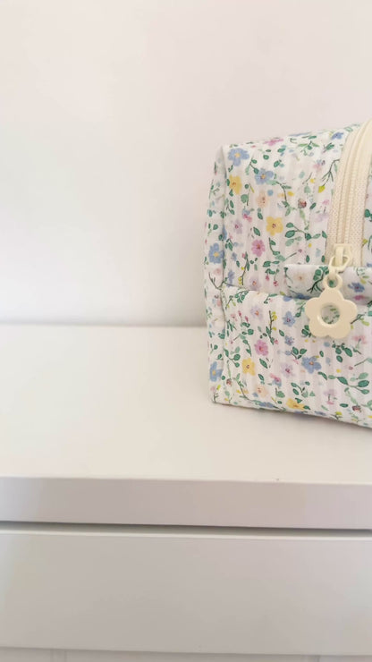 QUILTED MAKEUP POUCH - PASTEL PETALS